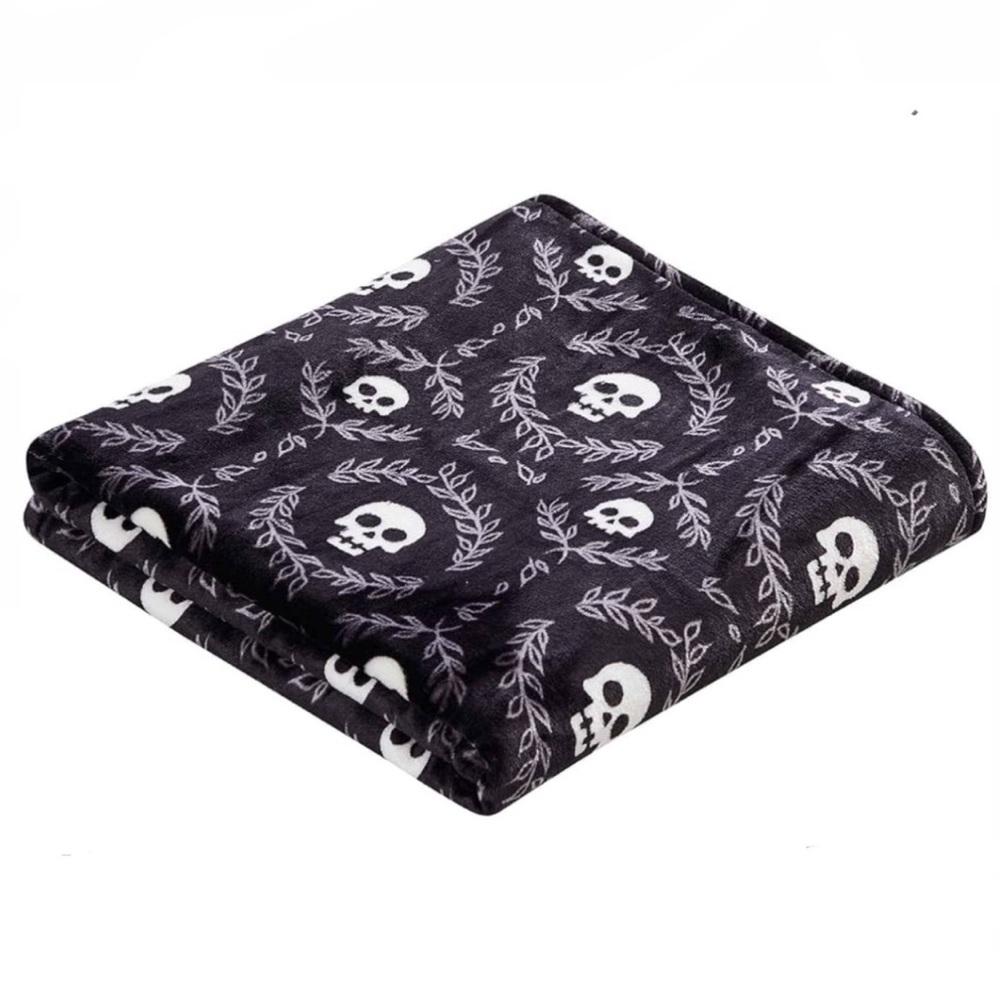 Thesis Velvet Fleece Throw Skull With Leaves Pattern- 50”x70”